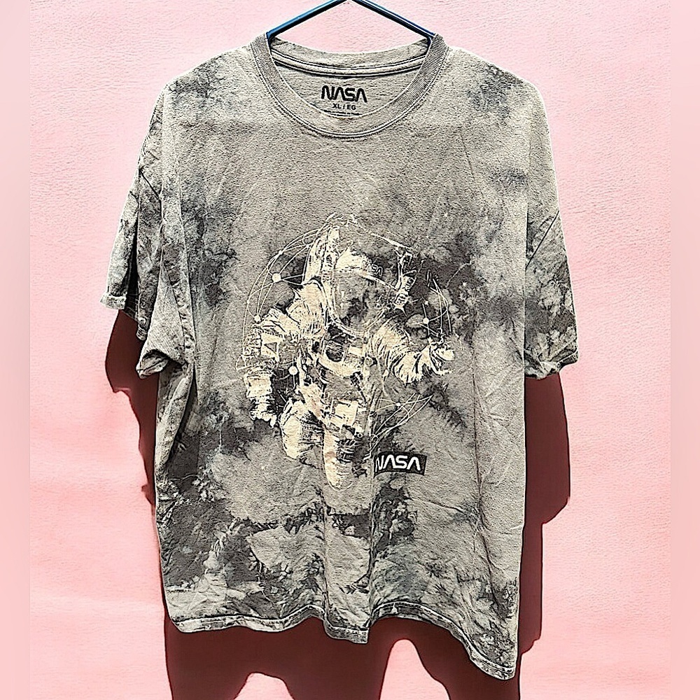 NASA Graphic T-Shirt in Gray l Black moon XL